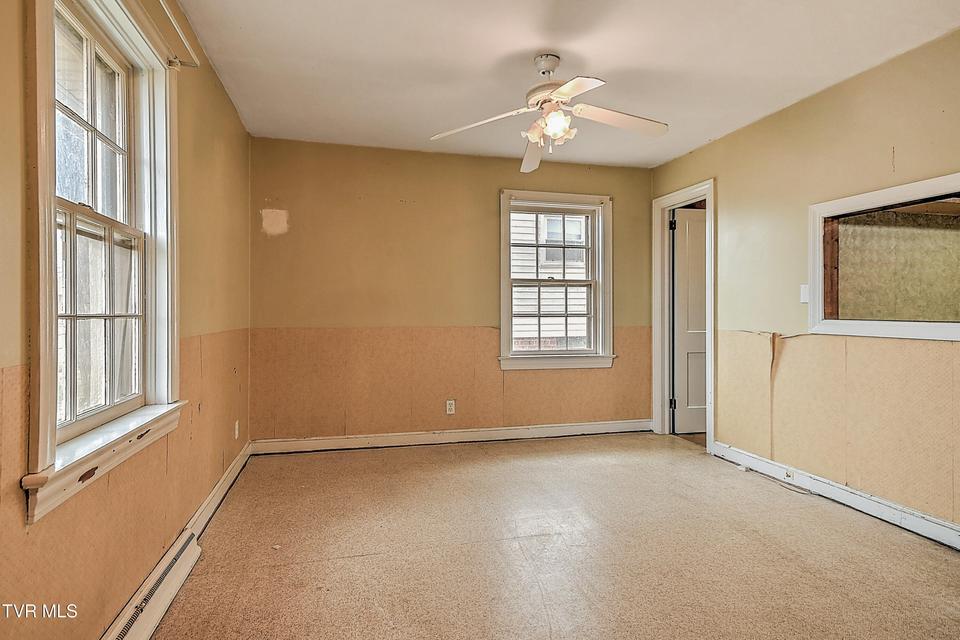 Photo #31: 818 Federal Street