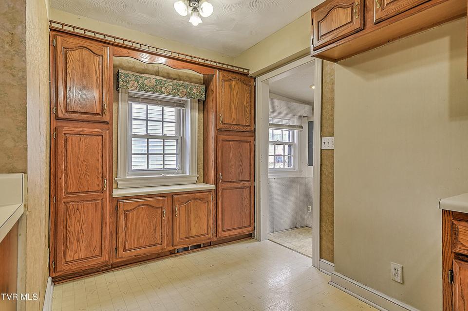 Photo #36: 818 Federal Street