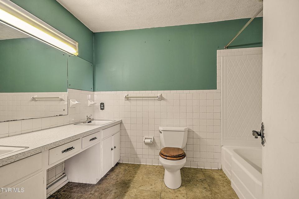 Photo #40: 818 Federal Street