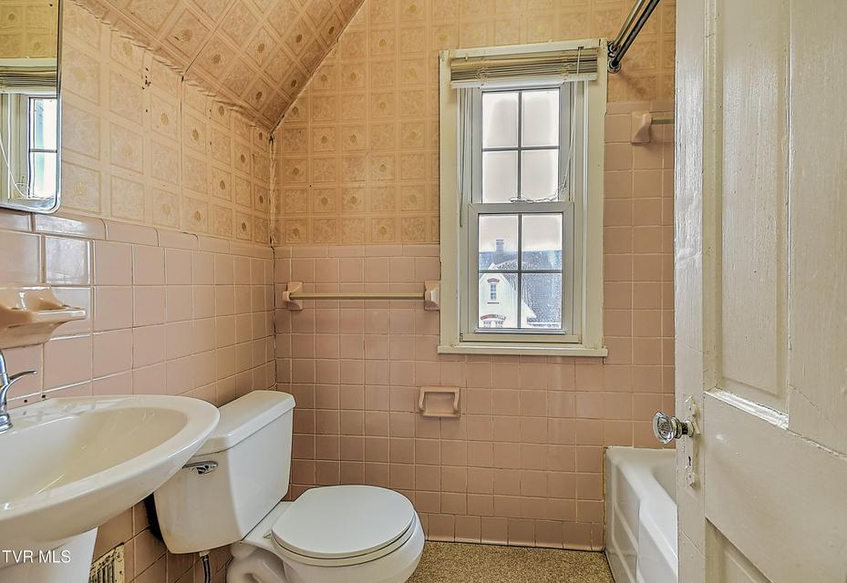 Photo #44: 818 Federal Street