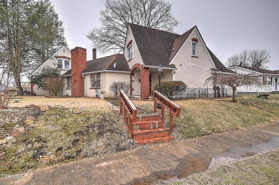 Photo #17: 818 Federal Street