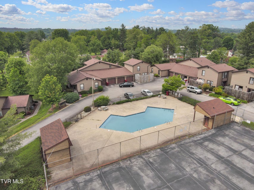 Photo #2: 518 Pilgrim Court