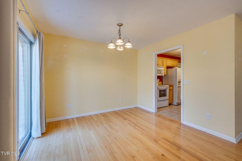 Photo #9: 518 Pilgrim Court