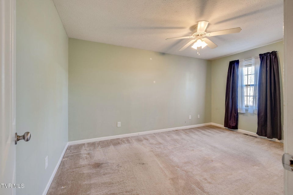 Photo #15: 518 Pilgrim Court