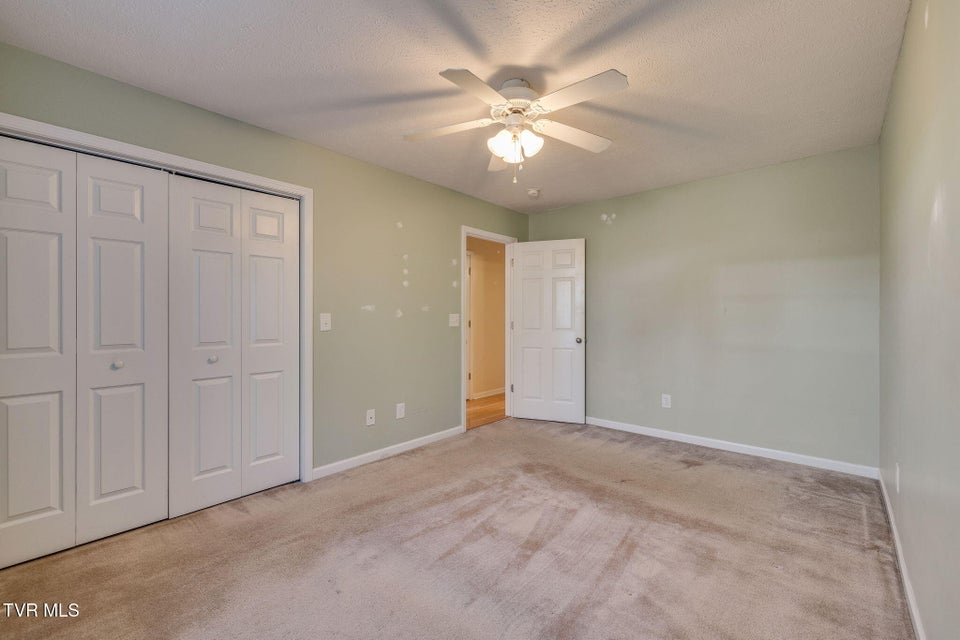 Photo #17: 518 Pilgrim Court