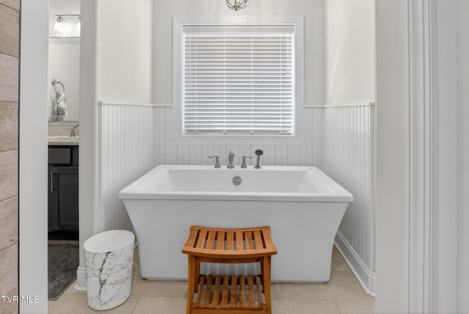 Photo #36: 582 Brady Way