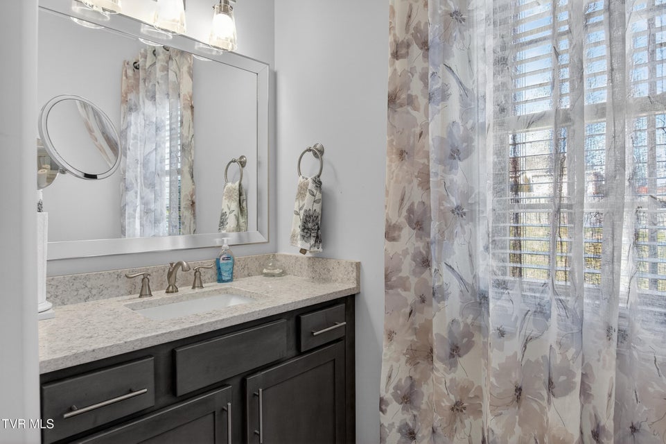 Photo #38: 582 Brady Way