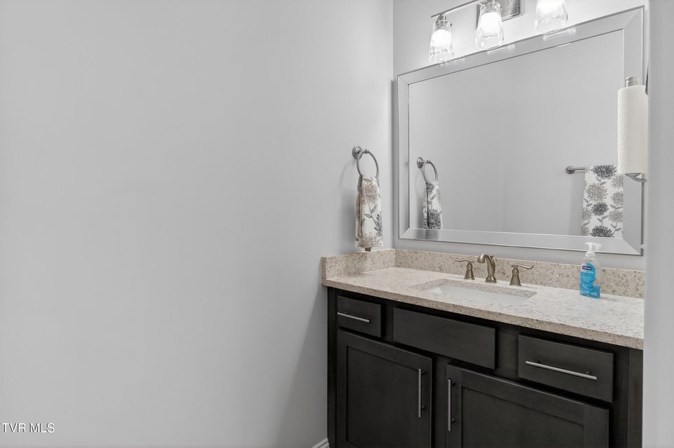 Photo #40: 582 Brady Way