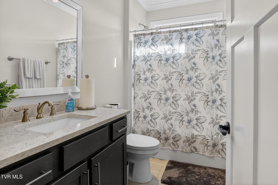 Photo #44: 582 Brady Way