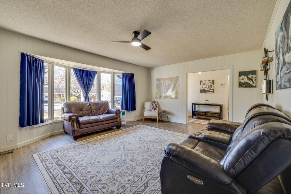 Photo #10: 204 Luttrell Street