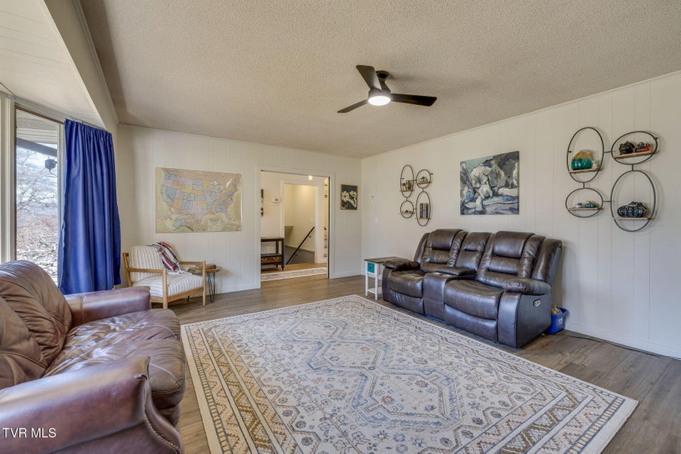 Photo #11: 204 Luttrell Street