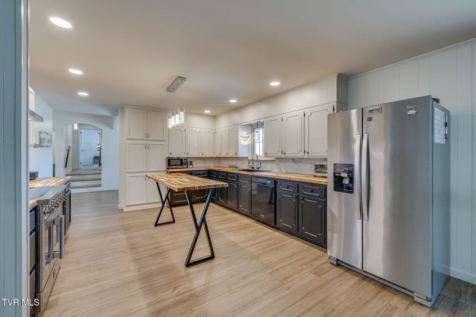 Photo #16: 204 Luttrell Street