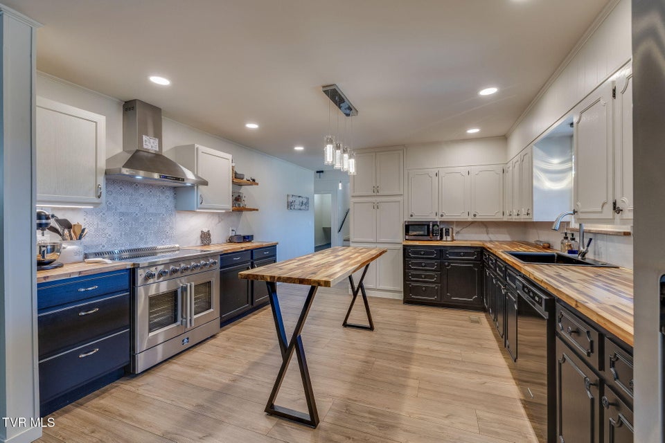 Photo #17: 204 Luttrell Street