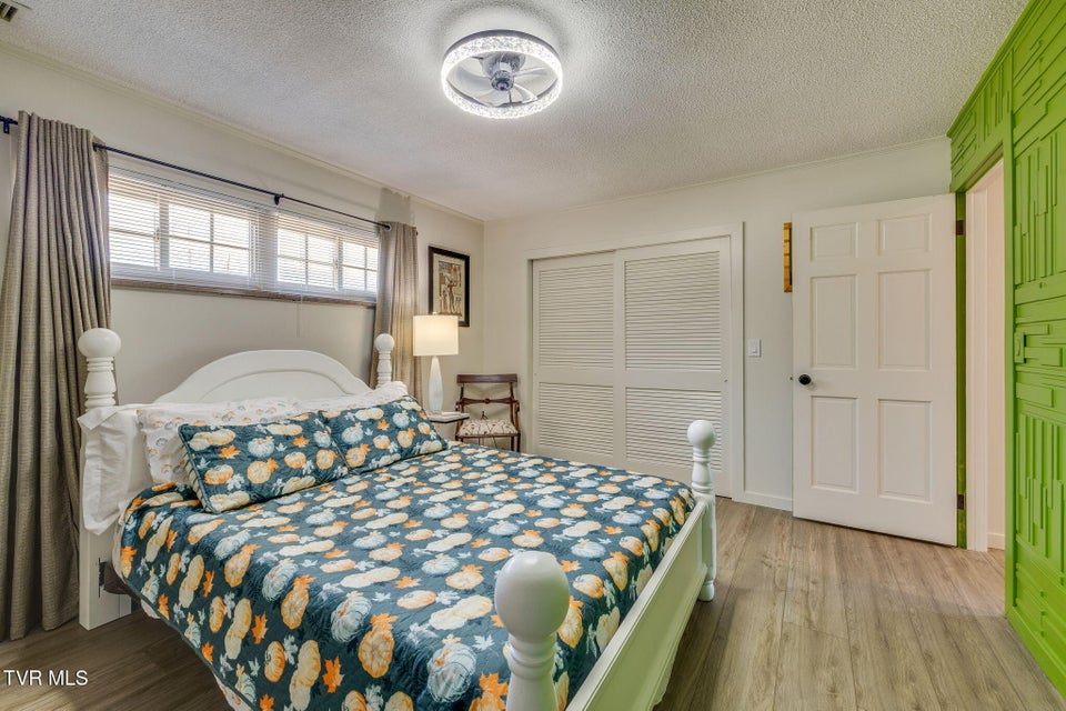 Photo #31: 204 Luttrell Street