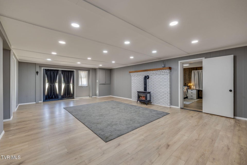 Photo #34: 204 Luttrell Street