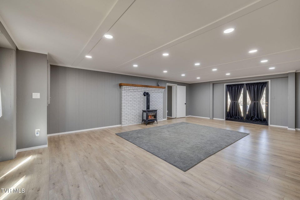 Photo #36: 204 Luttrell Street