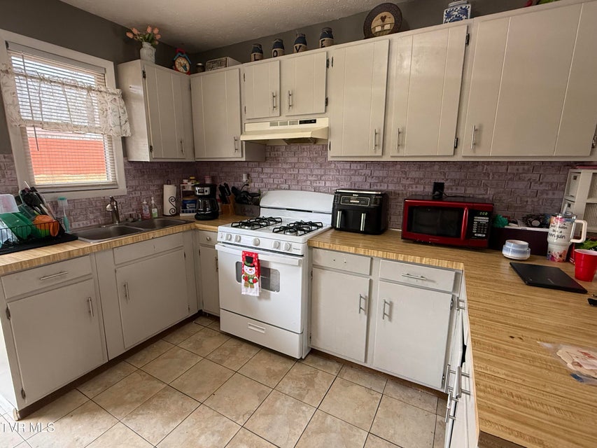 Photo #32: 216 Willow Street