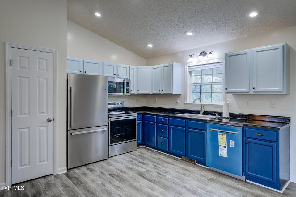 Photo #4: 312 Stockyard Road