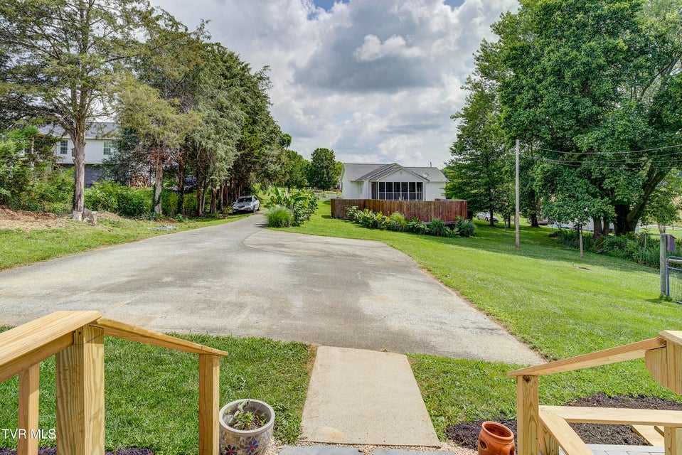 Photo #53: 312 Stockyard Road