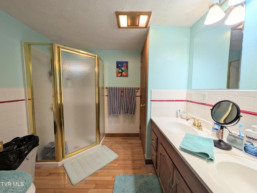 Photo #18: 1606 Valley View Drive