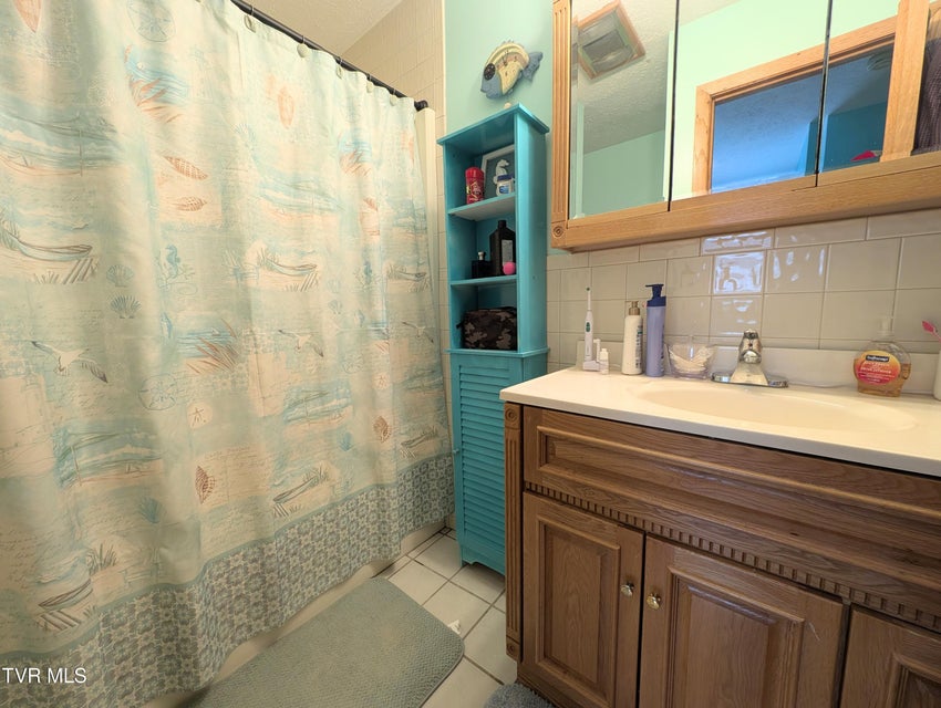 Photo #33: 1606 Valley View Drive