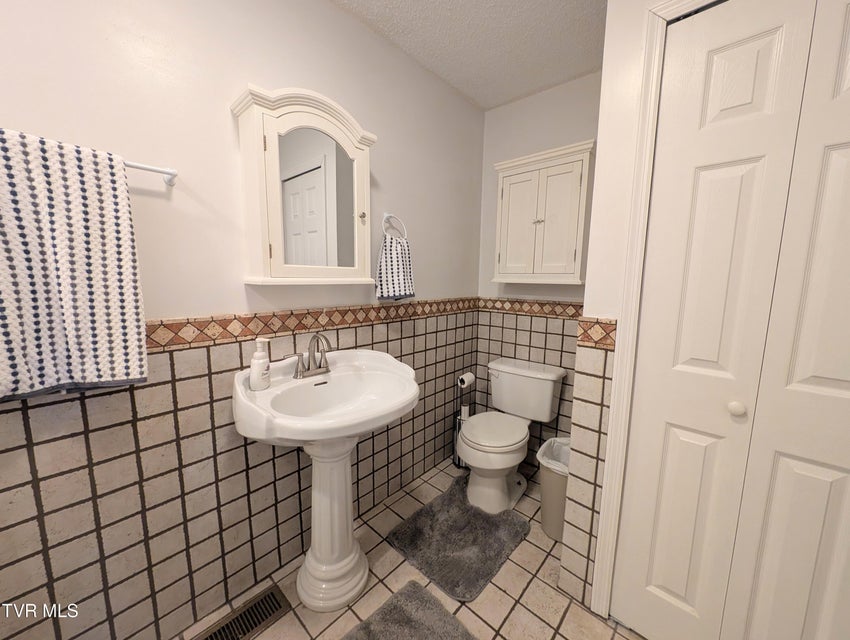 Photo #46: 1606 Valley View Drive