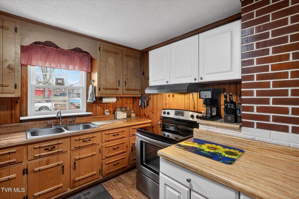 Photo #7: 200 Keith Road