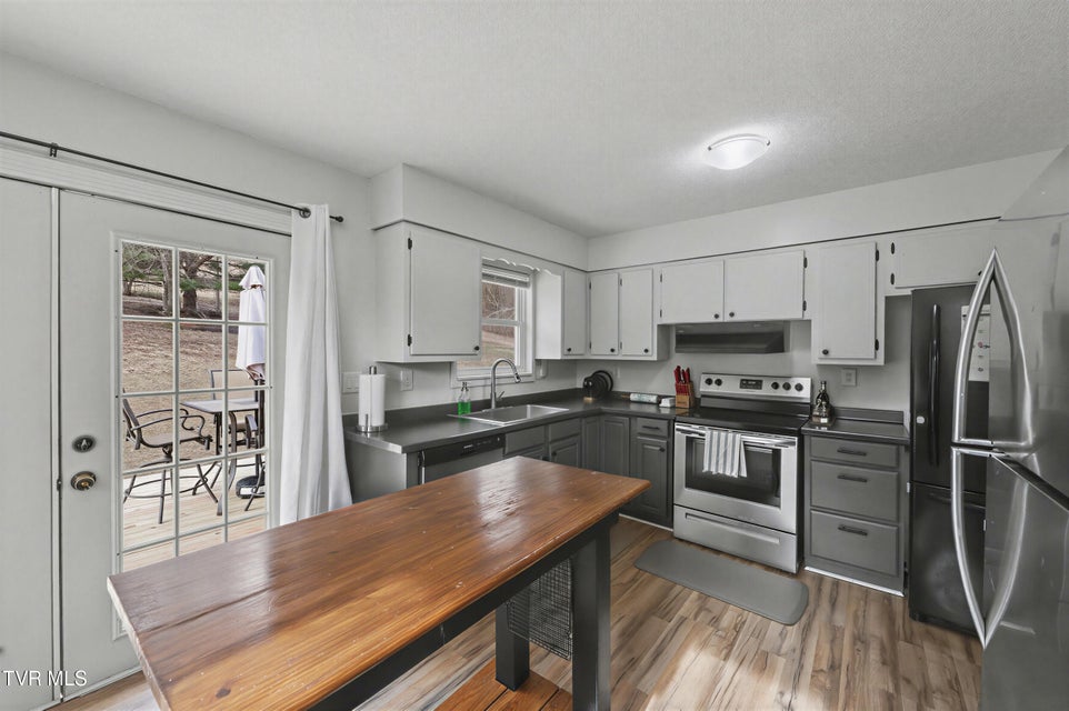 Photo #7: 823 Campbell Circle