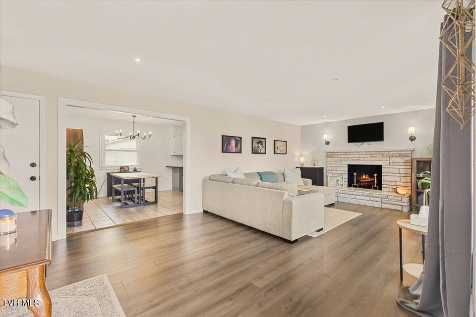 Photo #9: 204 Thompson Street