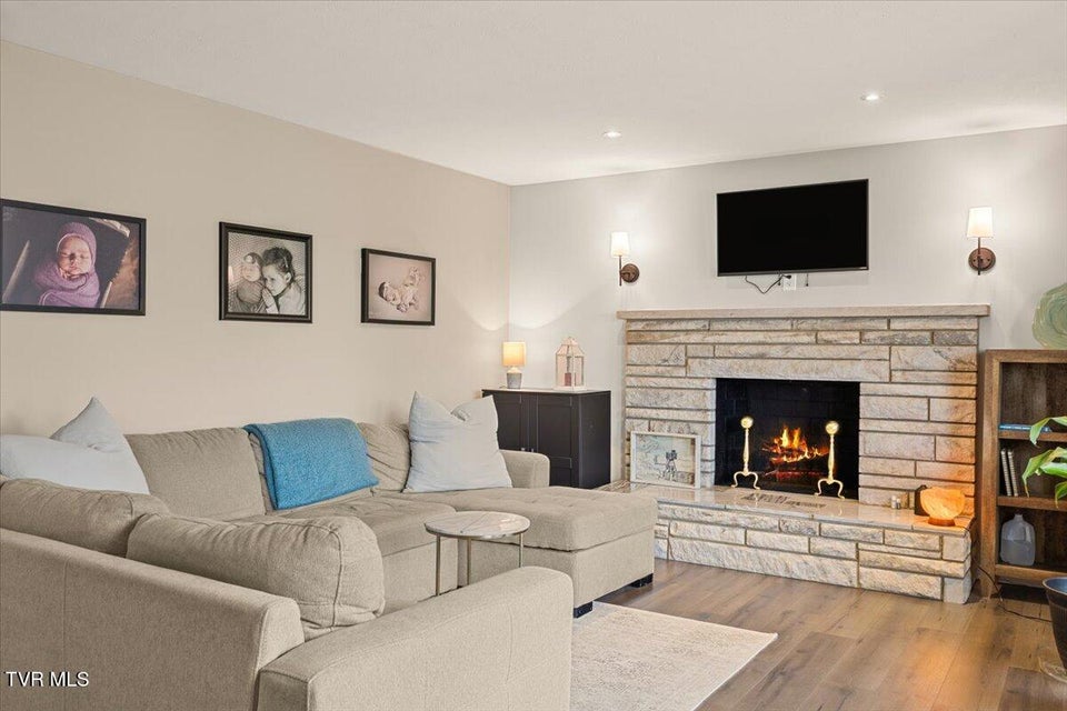 Photo #7: 204 Thompson Street