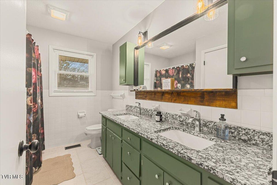 Photo #21: 204 Thompson Street