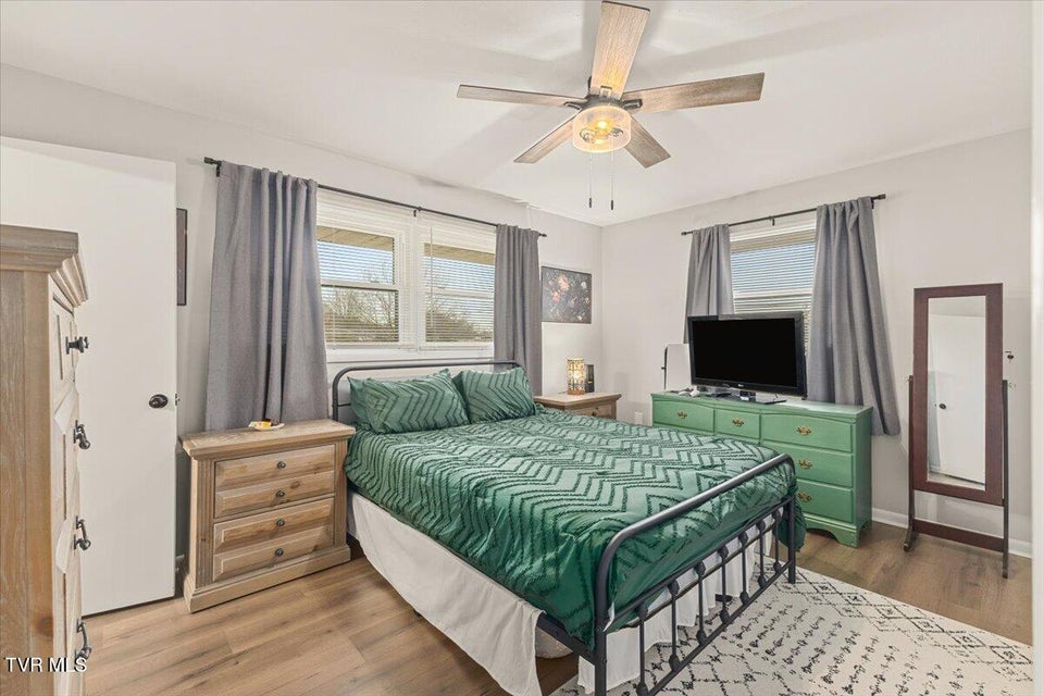 Photo #15: 204 Thompson Street