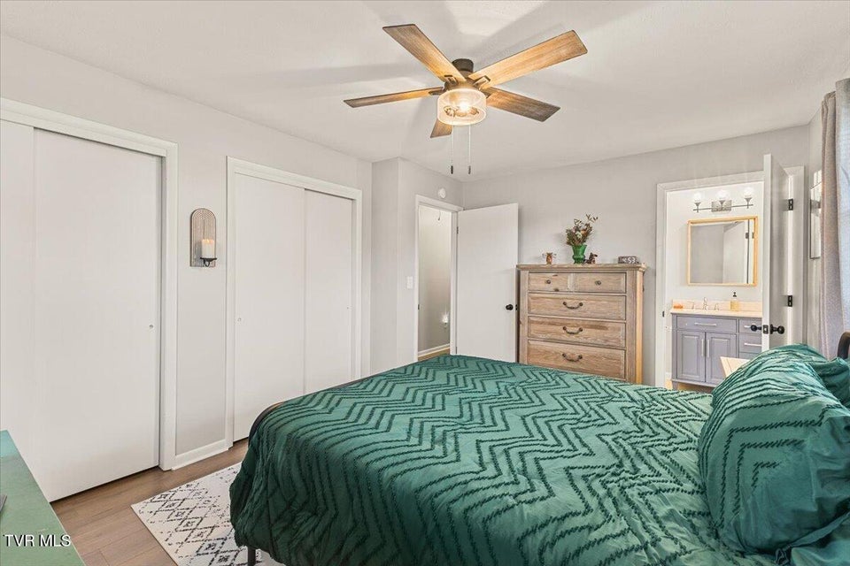 Photo #16: 204 Thompson Street