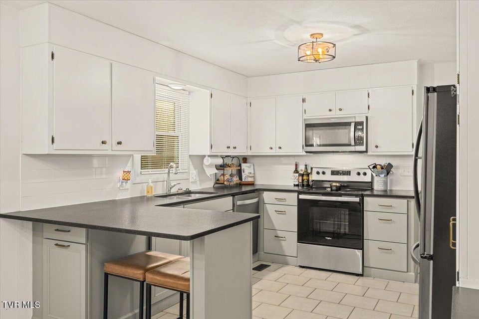 Photo #10: 204 Thompson Street