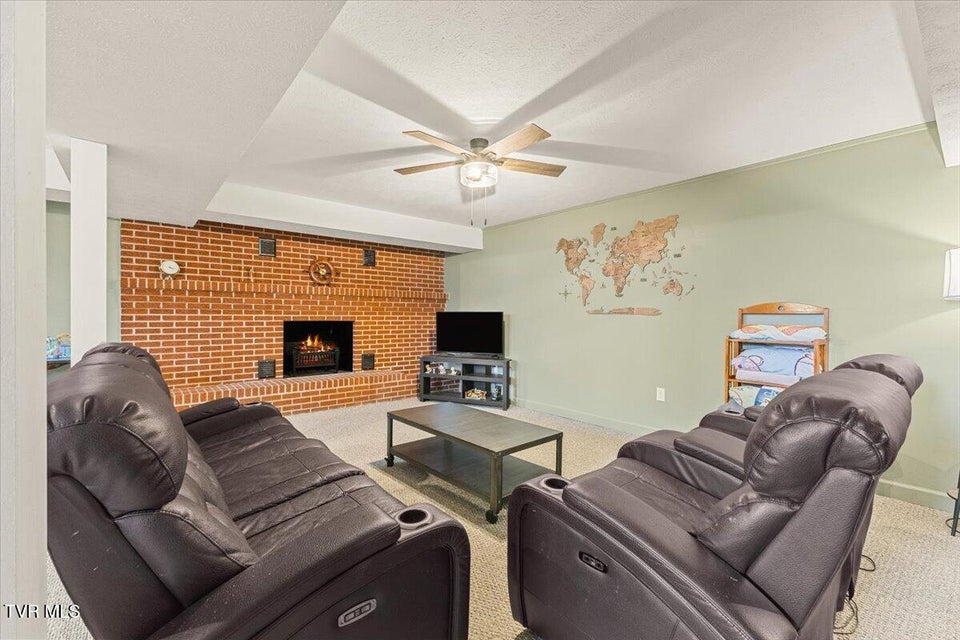 Photo #23: 204 Thompson Street