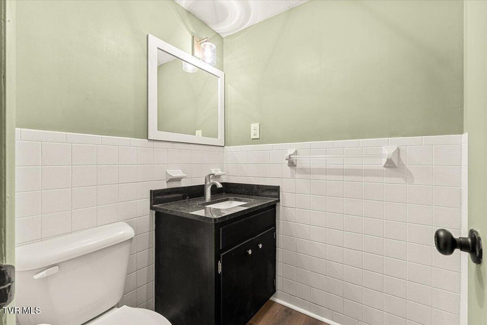 Photo #24: 204 Thompson Street