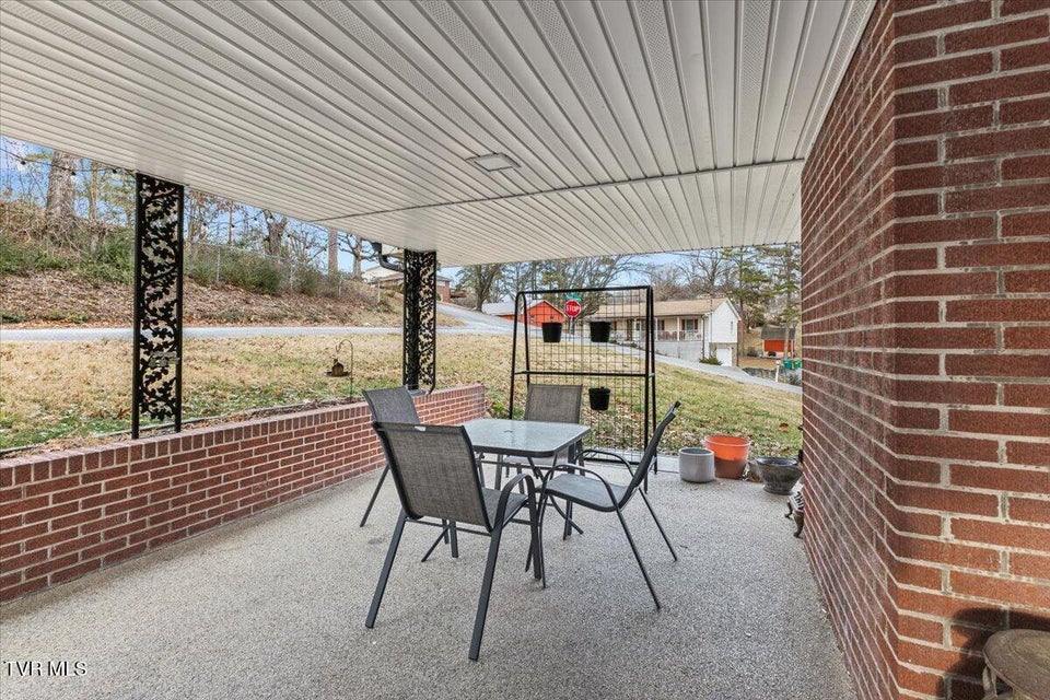 Photo #29: 204 Thompson Street