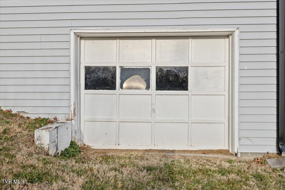 Photo #35: 204 Thompson Street