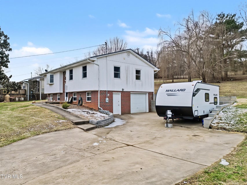 Photo #35: 823 Campbell Circle