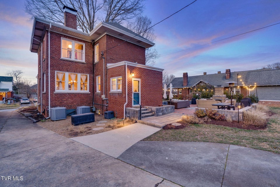 Photo #54: 717 Pine Street