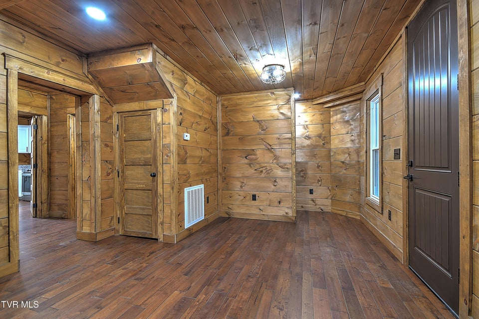 Photo #7: 138 Antique Street