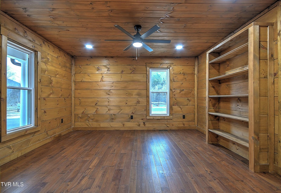 Photo #10: 138 Antique Street