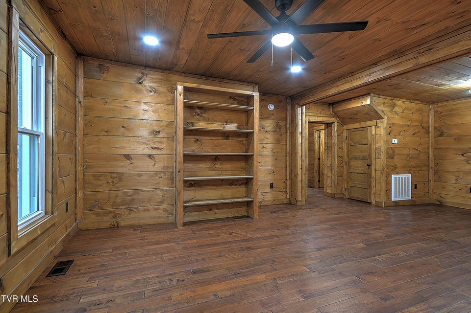 Photo #15: 138 Antique Street