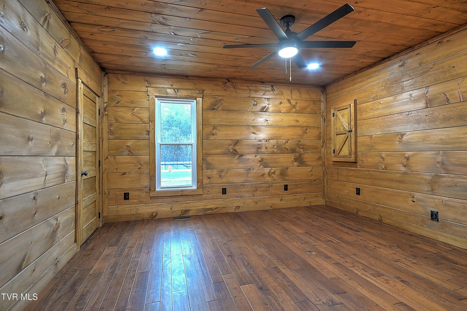 Photo #17: 138 Antique Street