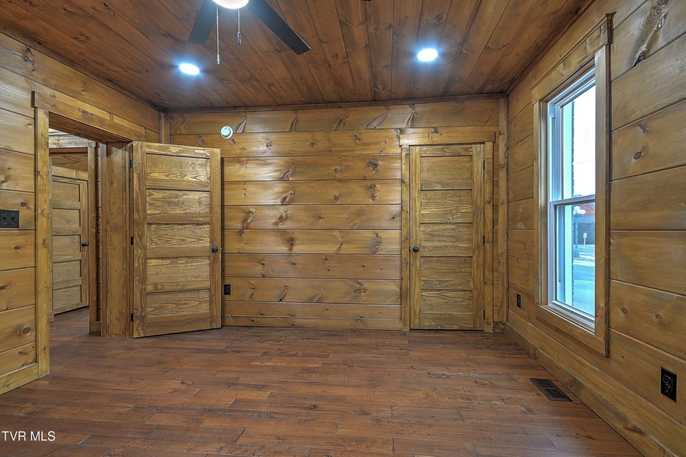 Photo #19: 138 Antique Street