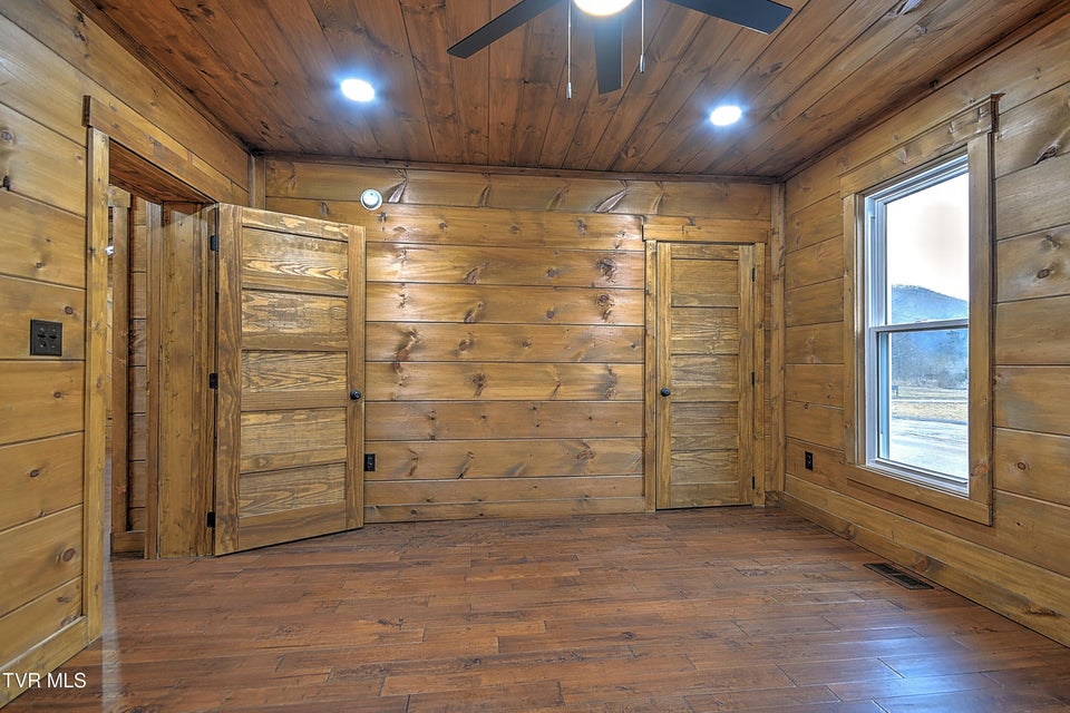 Photo #20: 138 Antique Street