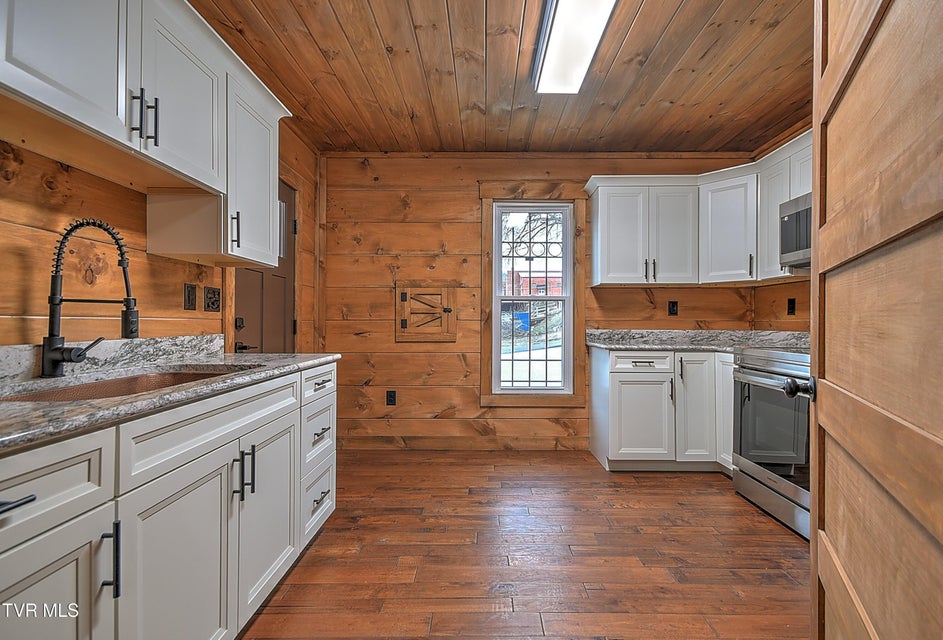 Photo #22: 138 Antique Street