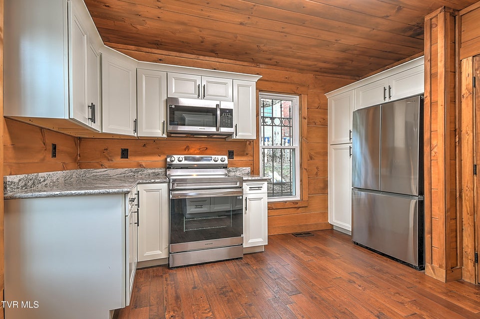 Photo #24: 138 Antique Street