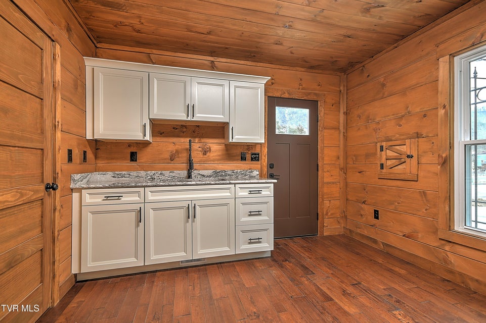 Photo #25: 138 Antique Street