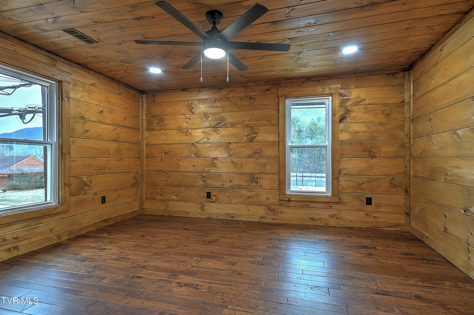 Photo #27: 138 Antique Street